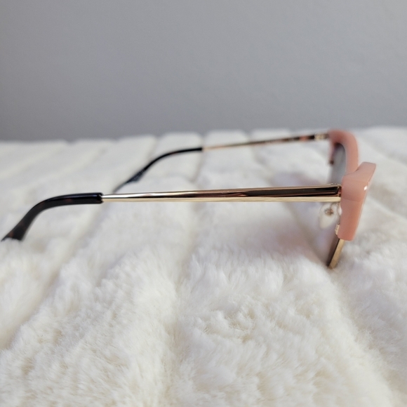 QUAY // ltd ed retro-glam x finders keepers peach pearl/gold frames brown lens